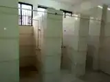 Кровать в общем номере с балконом