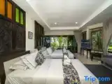 Трёхместные апартаменты Deluxe с балконом и с видом на море
