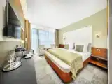 Двухместный номер Deluxe с балконом и с видом на поле для гольфа