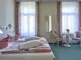 Двухместный номер с видом на железную дорогу