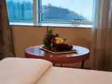Трёхместный номер Стандарт с частичным видом на море
