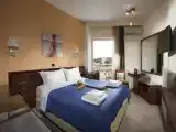 Двухместный номер Стандарт с балконом и с частичным видом на море