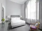 Резиденция Brick Street с 2 комнатами