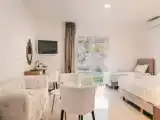 Люкс с видом на бассейн