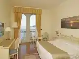 Номер Deluxe с балконом и с видом на озеро
