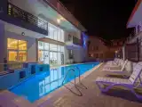 Трёхместный номер Deluxe с балконом