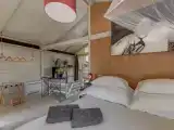 Тент с балконом и с видом на окрестности