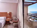 Двухместный номер Стандарт с частичным видом на море