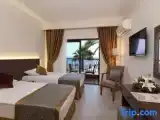Двухместный номер Стандарт с частичным видом на море