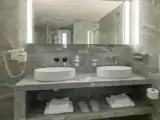 Люкс с балконом и с видом на бассейн
