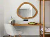 Люкс с балконом и с частичным видом на море