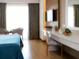 Двухместный номер Стандарт с частичным видом на море