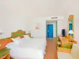 Номер Interconnected Family с видом на море