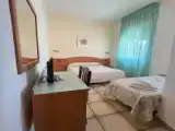 Трёхместный номер Эконом с частичным видом на море