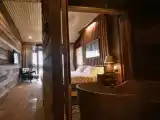 Люкс с балконом и с видом на реку