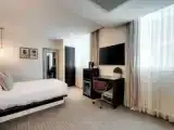 Двухместный номер с балконом и с видом на бассейн