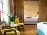 Четырёхместный номер Deluxe с балконом и с видом на сад