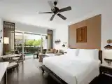 Двухместный номер Deluxe Lagoon с балконом и с видом на бассейн