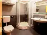 Двухместный номер Стандарт c 1 комнатой с балконом и с частичным видом на море