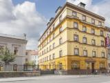 Кровать в общем номере с 2 комнатами