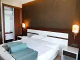 Трёхместный номер с видом на море