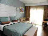 Двухместный номер Стандарт с частичным видом на море
