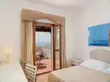 Трёхместный номер Deluxe с видом на море