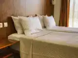 Семейная студия с видом на город