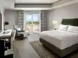 Двухместный номер Premium с балконом и с видом на залив