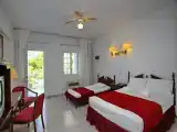 Двухместный номер Superior с видом на бассейн
