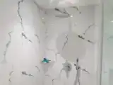 Люкс с балконом и с частичным видом на море