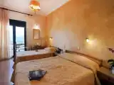 Трёхместный номер с видом на море