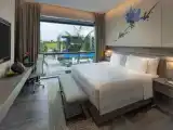 Двухместный клубный номер Dusit Executive с видом на бассейн