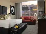 Двухместный номер Signature Strip View
