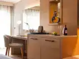 Двухместный номер Deluxe с частичным видом на море