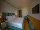 Трёхместный номер Deluxe с частичным видом на море