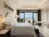 Двухместный номер Deluxe с балконом и с видом на залив