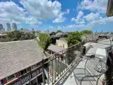 Люкс c 1 комнатой с балконом и с видом на город
