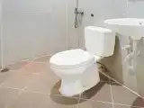 Кровать в общем номере с балконом