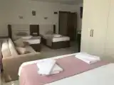 Четырёхместный номер Deluxe с балконом и с видом на сад