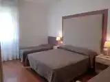 Трёхместный номер Стандарт с балконом и с частичным видом на море