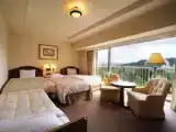 Четырёхместный номер Luxury с балконом и с видом на сад
