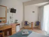 Трёхместный номер Стандарт с видом на бассейн