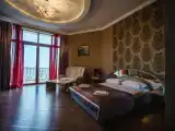 Апартаменты с 2 комнатами с балконом и с красивым видом из окна