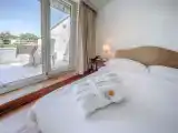 Люкс с балконом и с видом на озеро