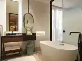 Одноместный номер Deluxe с видом на озеро