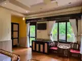 Четырёхместный номер Deluxe с красивым видом из окна