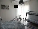 Четырёхместный номер Стандарт с балконом