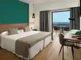 Двухместный номер Premium с балконом и с видом на море