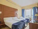 Трёхместный номер Стандарт с балконом и с видом на море